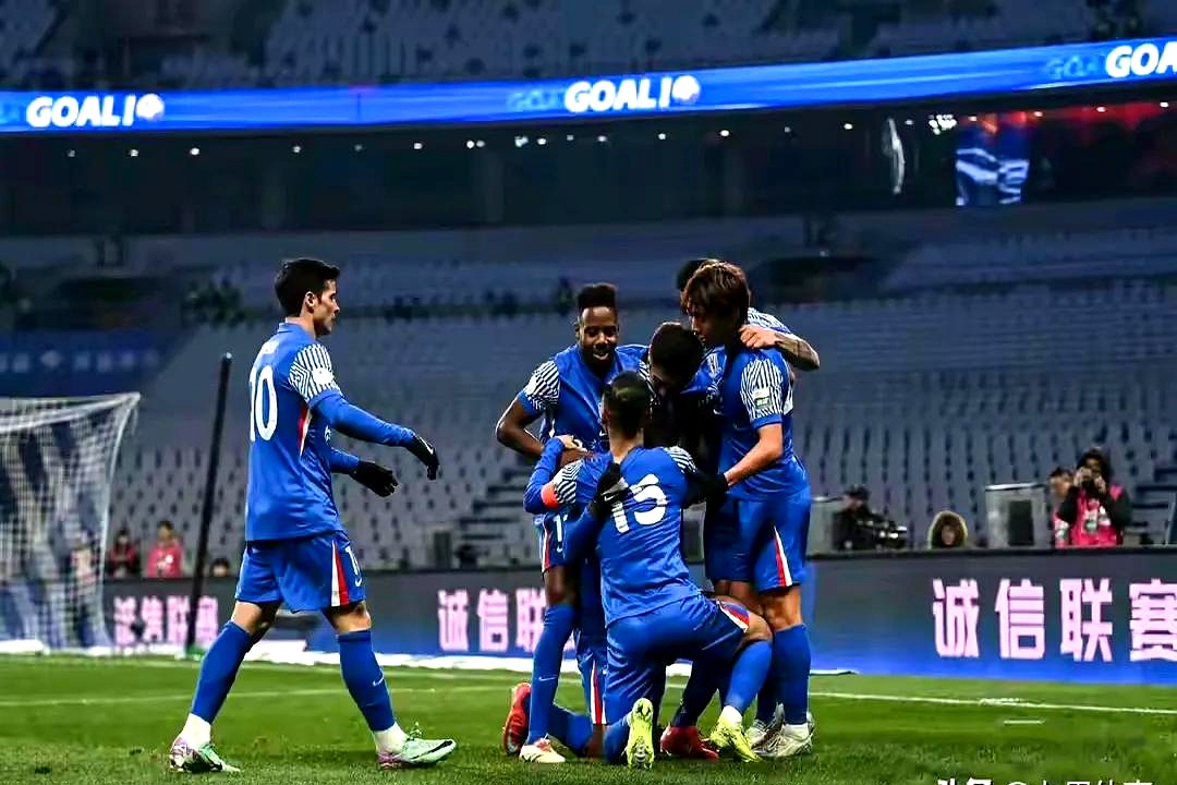 国米开场5分钟连进两球，申花防线形同虚设！的简单介绍